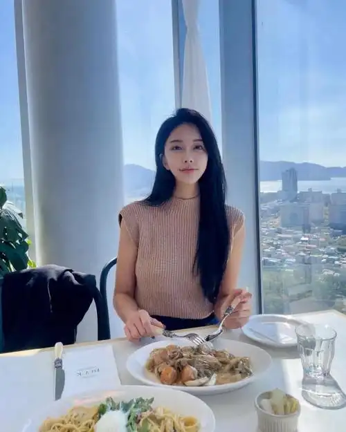 被窝影院入睡节奏专题海报：越看越安静的内容